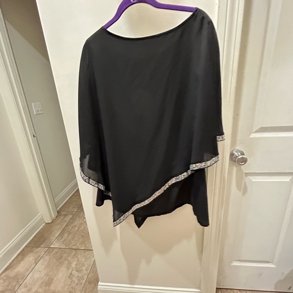 BloomChic sequin patchwork asymmetrical dolman sleeve blouse. Line new - Picture 3 of 5